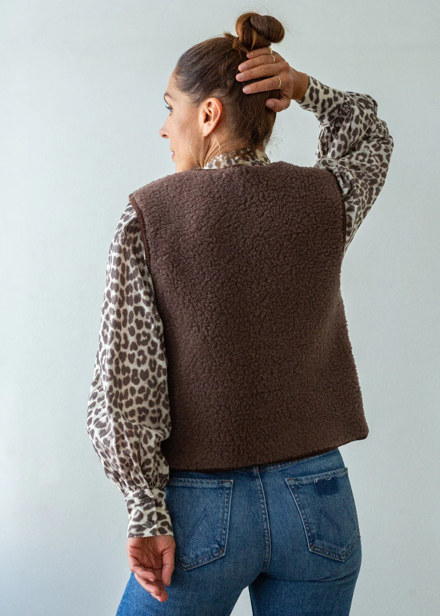 Merino Gilet - Bitter Chocolate - Image 10